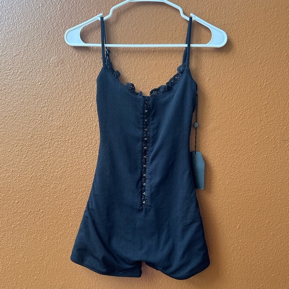 Frankie’s Bikinis X Sydney Sweeney Annabella Pointelle Romper Small New With Tag - Picture 11 of 13